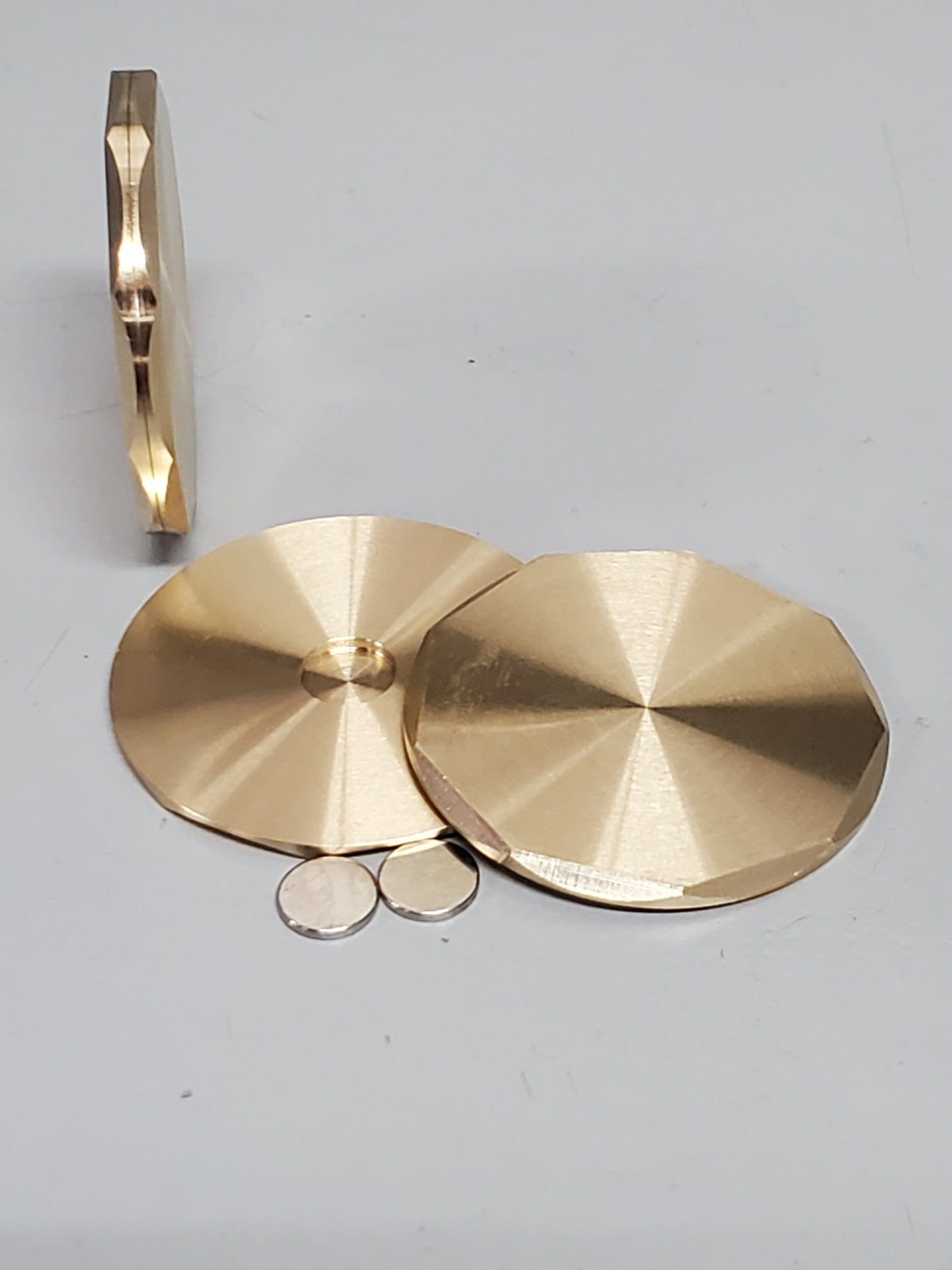 Round Haptic Coin with Single Magnet